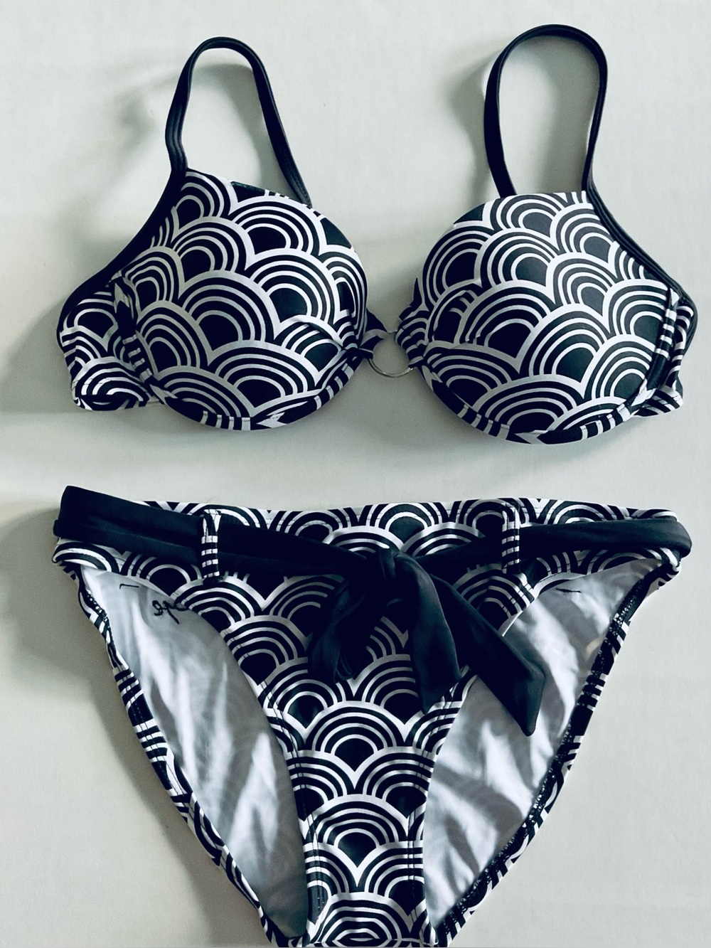 Skye Black & White Scallop Print Underwire Bikini Set size Medium